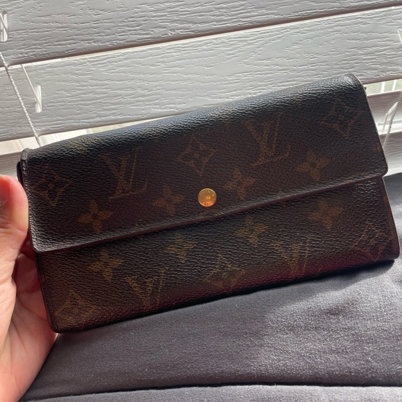 Louis Vuitton Wallet - Picture 10 of 10